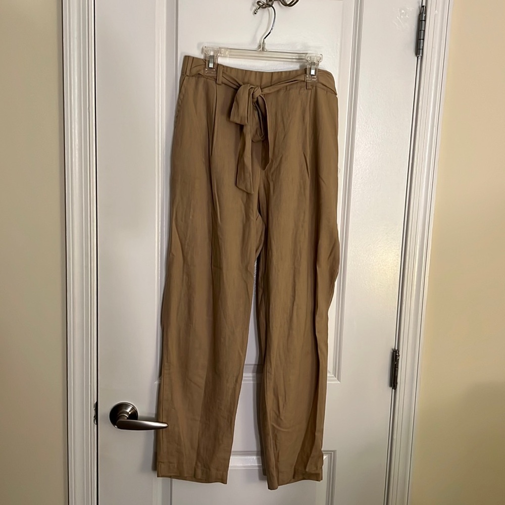Size M Khaki flowy pants w/ tie at hips